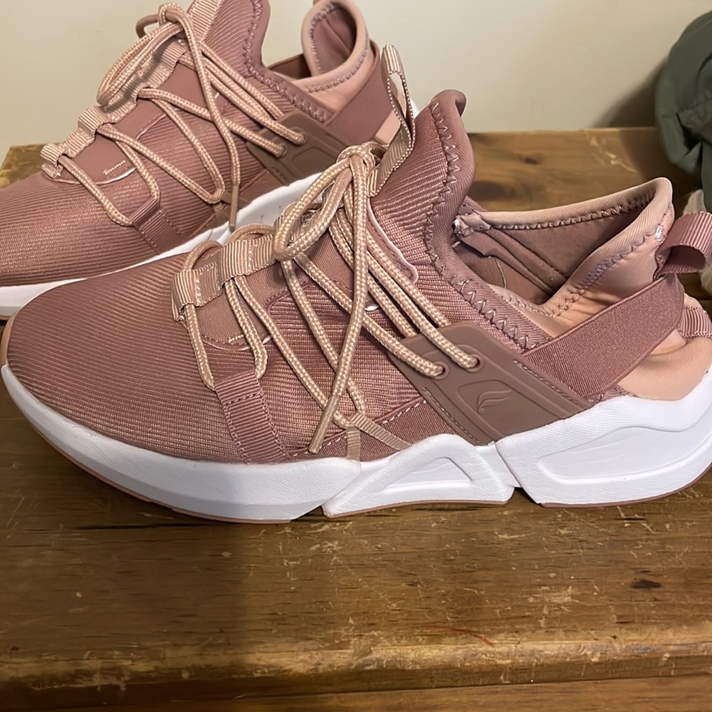 Fabletics Shoes - Picture 3 of 4